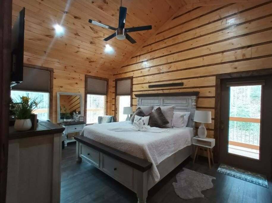 The Grand Tennessean Cabin- Four Bedroom Luxury Cabin In The Mountains Pigeon Forge Eksteriør billede